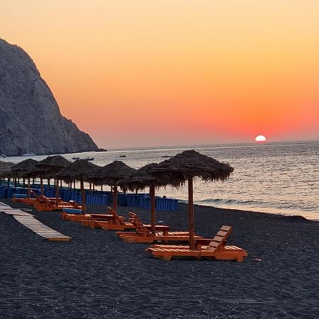 Santorini Pleasure Studios Fira  Esterno foto