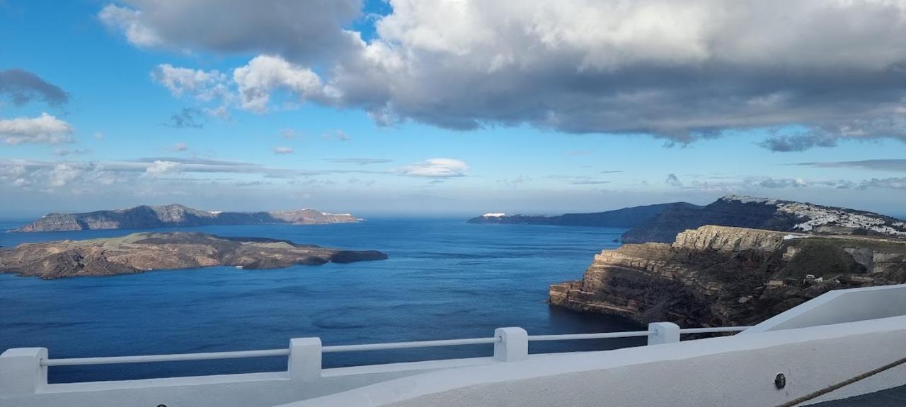 Santorini Pleasure Studios Fira  Esterno foto