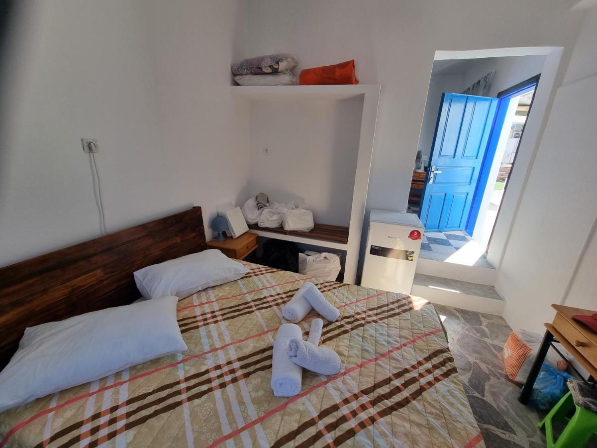 Santorini Pleasure Studios Fira  Esterno foto