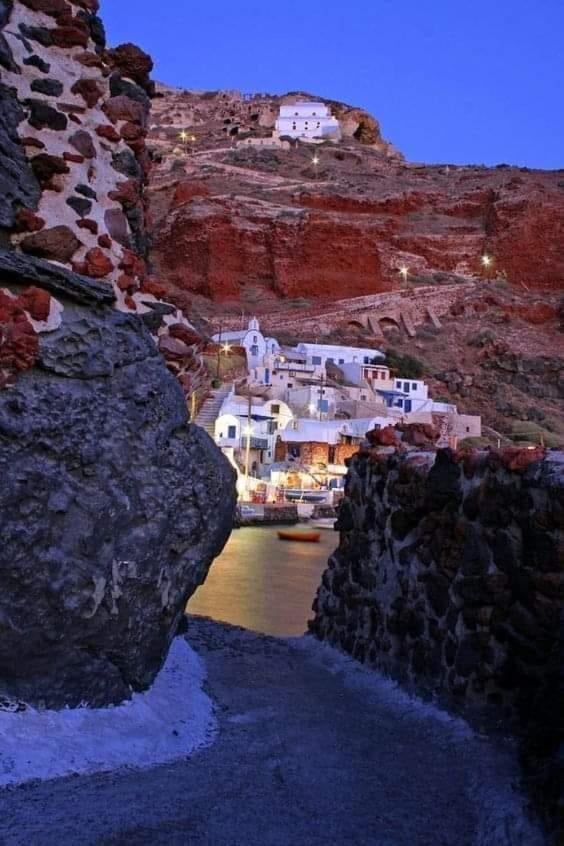 Santorini Pleasure Studios Fira  Esterno foto