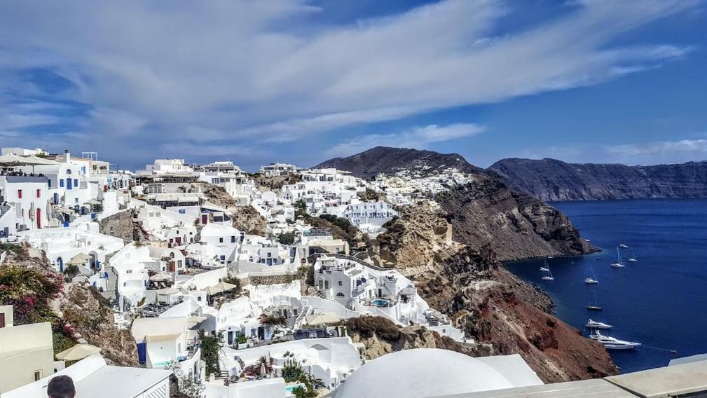 Santorini Pleasure Studios Fira  Esterno foto